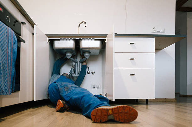 Professional Emergency Plumber technician working in Bellflower, CA